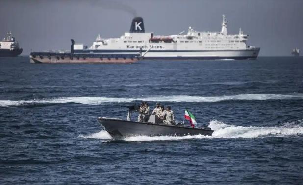 特朗普气坏了，听到万斯汇报美伊谈判破裂以后，忍不住连发帖子谴责伊朗，更是下令要全