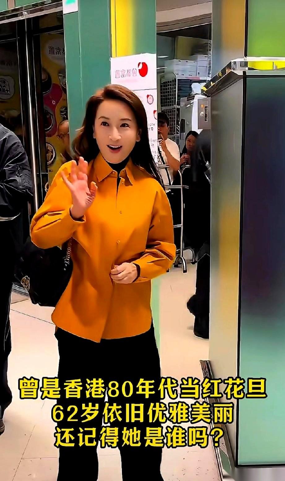 80年代，她演的程灵素，是公认的“最美”。戏外，第一个爱人黄日华，转身离开。
她