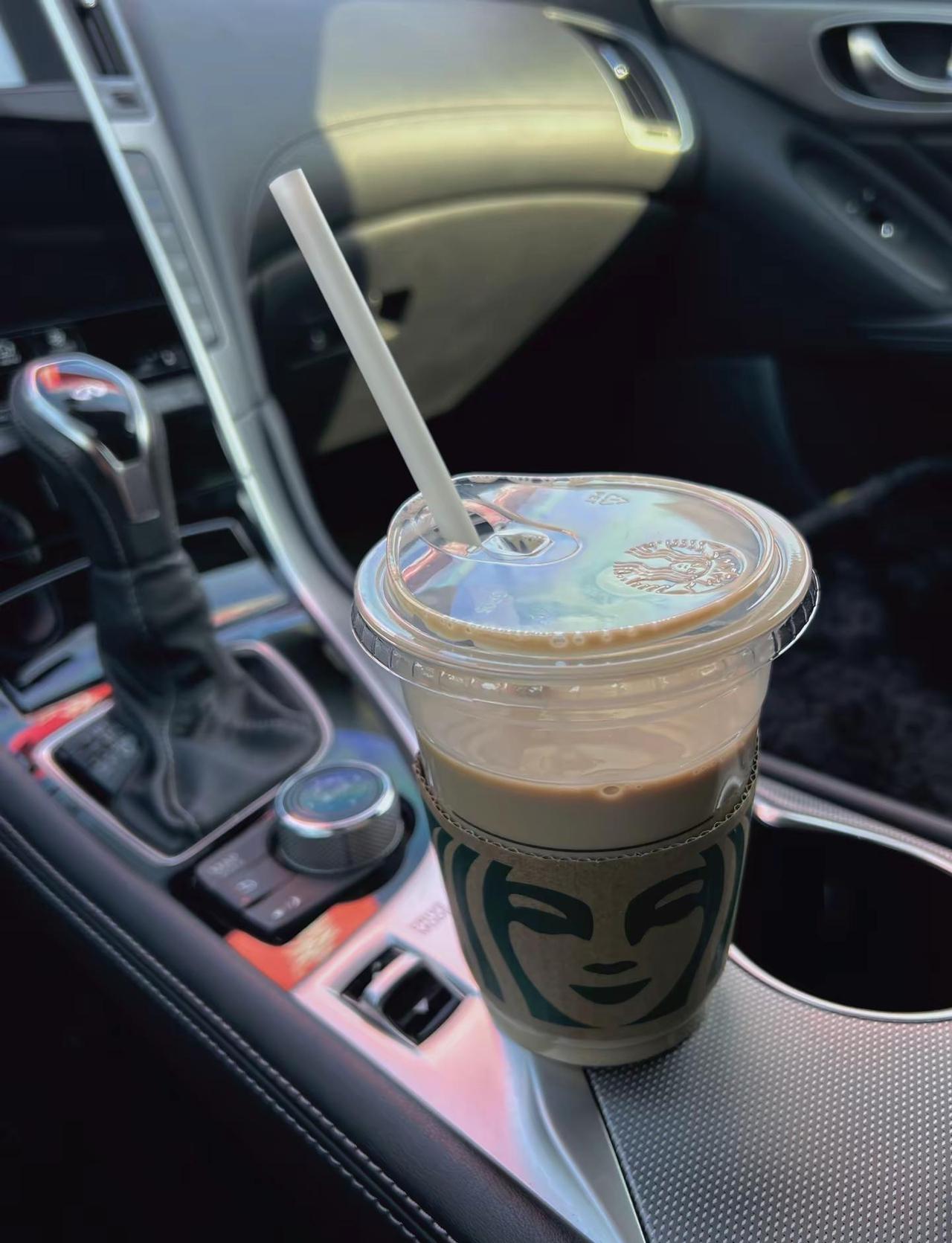 今天喝星巴克  明天开迈巴赫 后天谈张凌赫  大后天张凌赫开着迈巴赫 带我去喝星