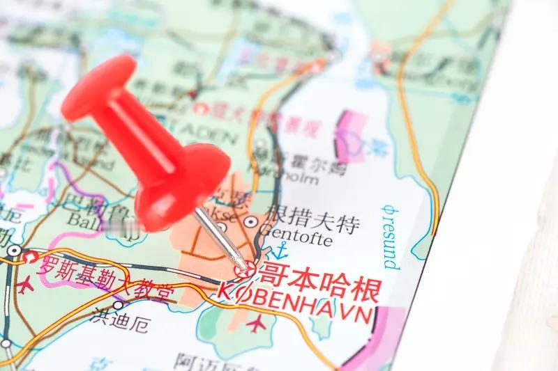 欧盟对丹麦及格陵兰的支持还挺多样的。在经济上，欧盟会通过各类资金项目助力丹麦和格