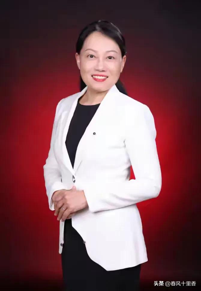 全国人大代表方燕建议清退侵害业主利益的物业公司，这建议太贴心了！现实里物业乱象真