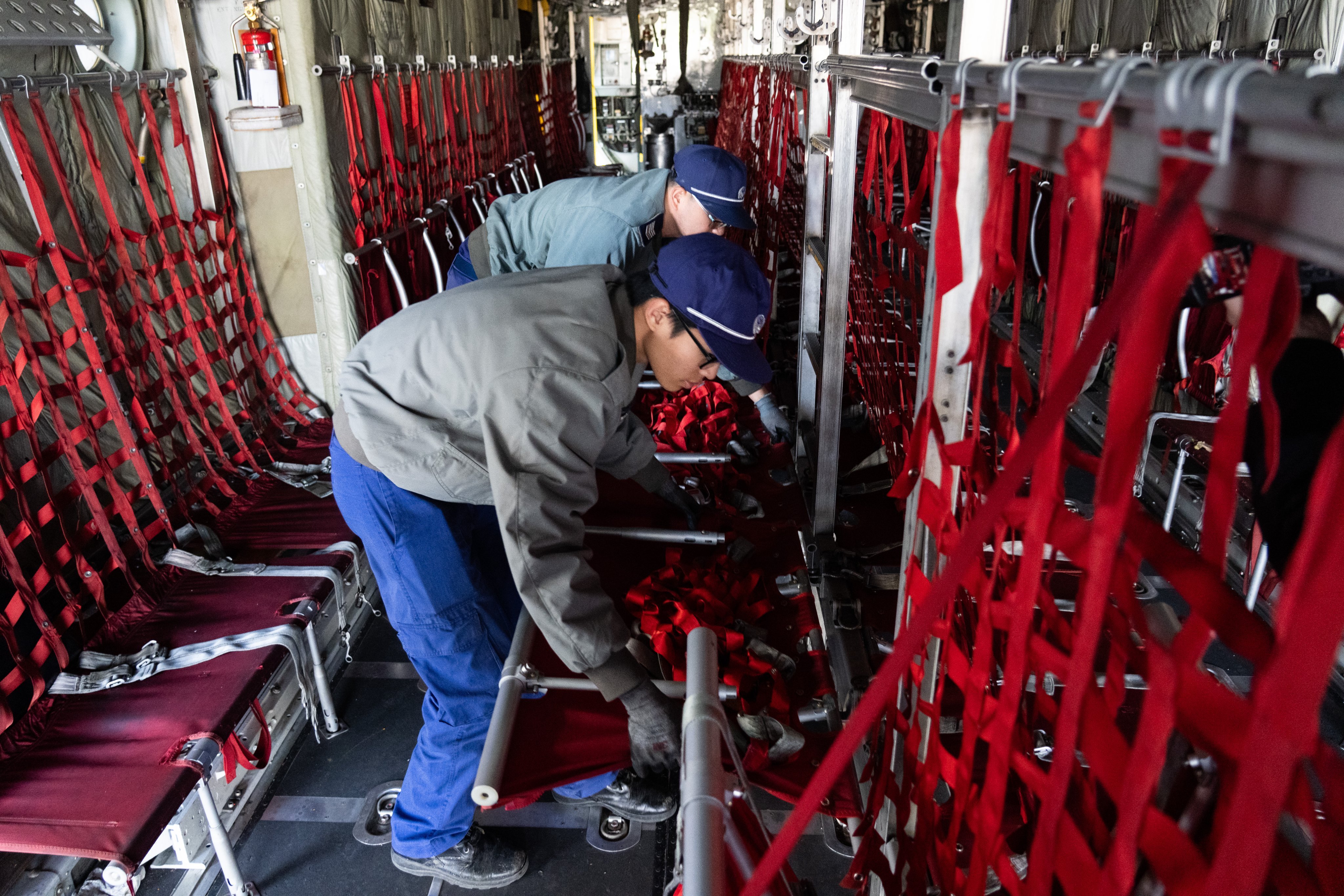 飞扬军事 台灣空軍第六混合聯隊第十空運大隊 C130H 運輸機執行春節疏運任務，