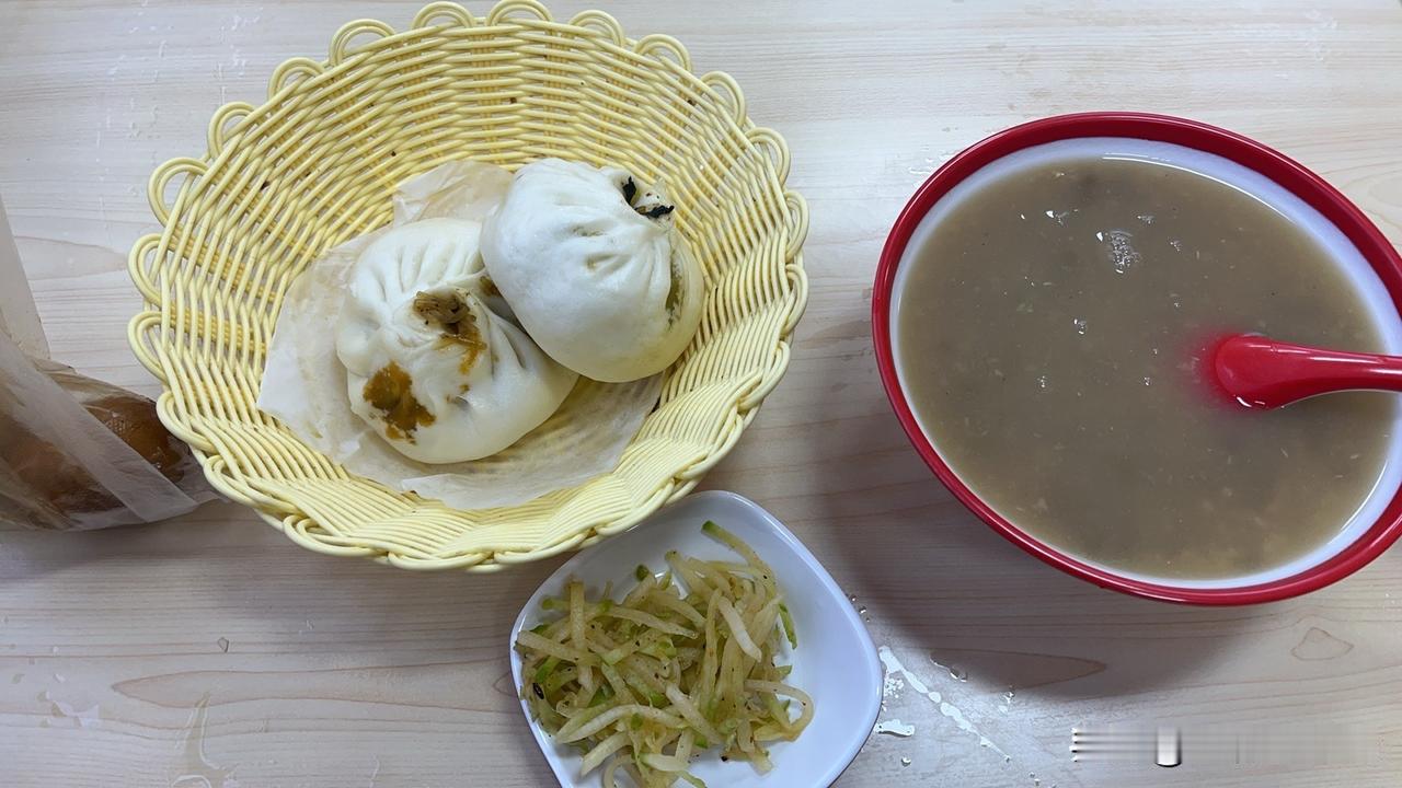 失策了，居然忘了今天是腊八，早上吃饭没喝八宝粥，喝了个绿豆粥……

我说今天去包