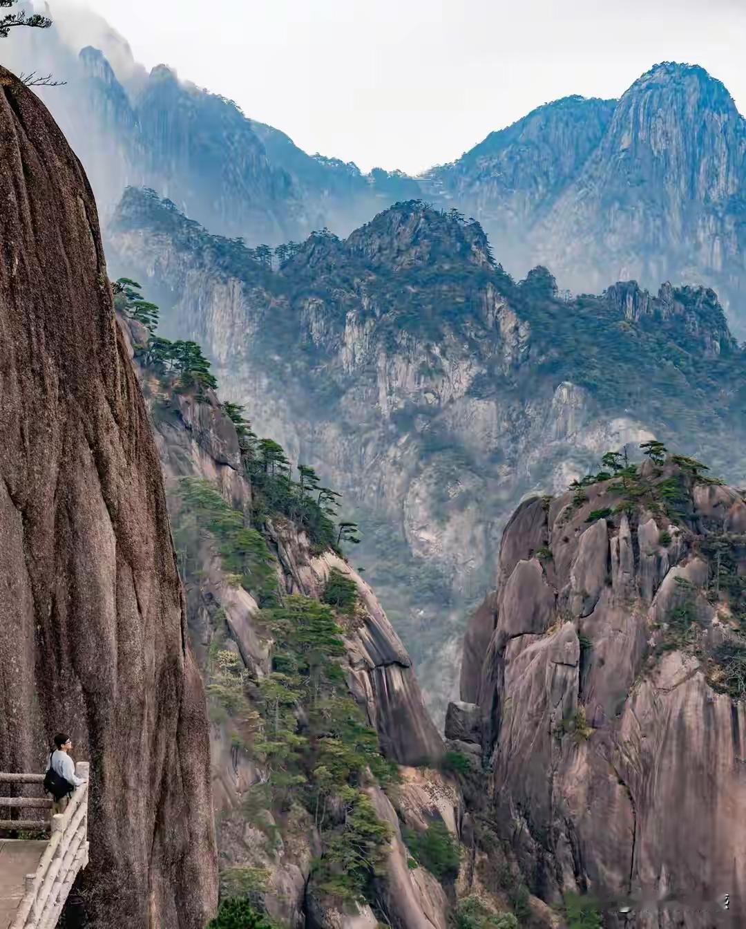 在繁忙的都市生活中，我们总是追逐着梦想，却常常忽略了最珍贵的财富——健康。山不必