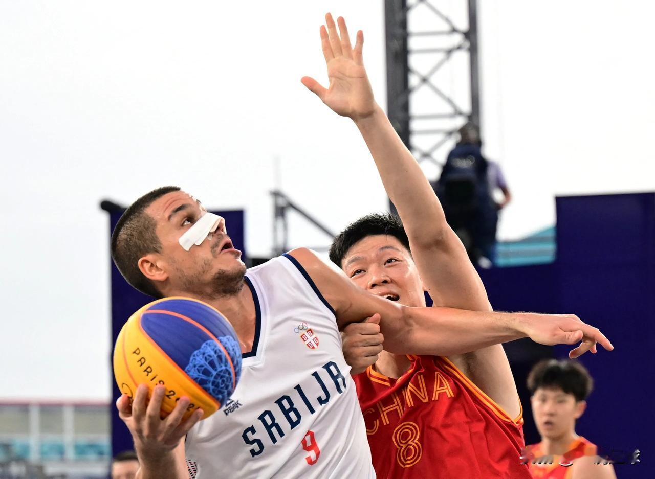 中国篮球希望在三人篮球？！就在刚刚，中国三人篮球21比15击败世界排名第一的塞尔