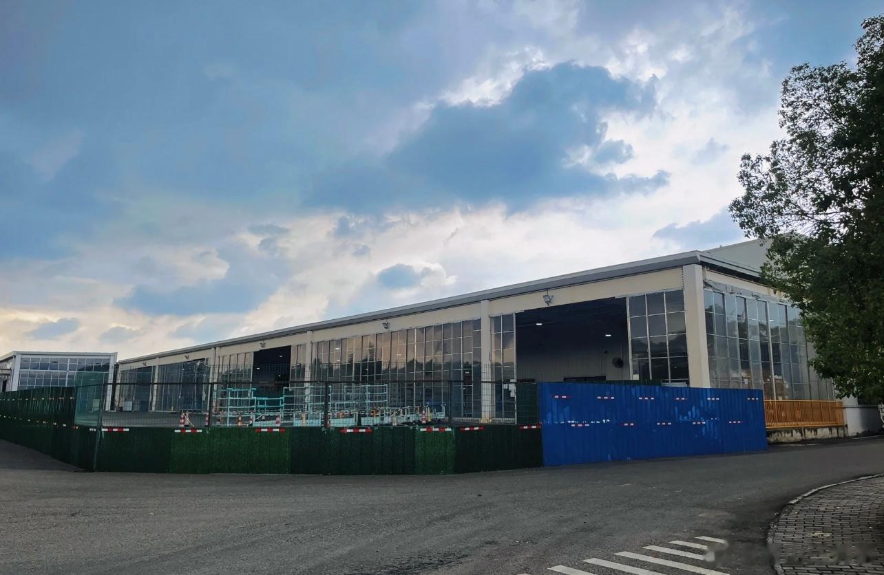 偷偷去了一趟成都龙泉的一汽丰田工厂，LC250普拉多生产线已经在改造，保密等级最