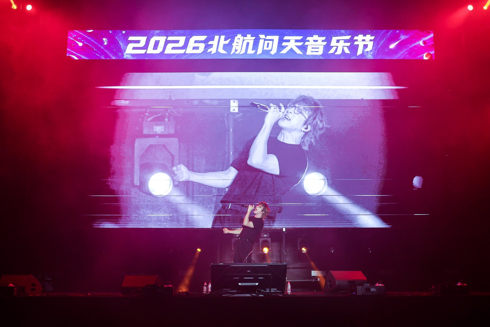 「问天」音乐节开在「北航」校园，感受身体在地面心情上天的奇妙浪漫。华为音乐×太校