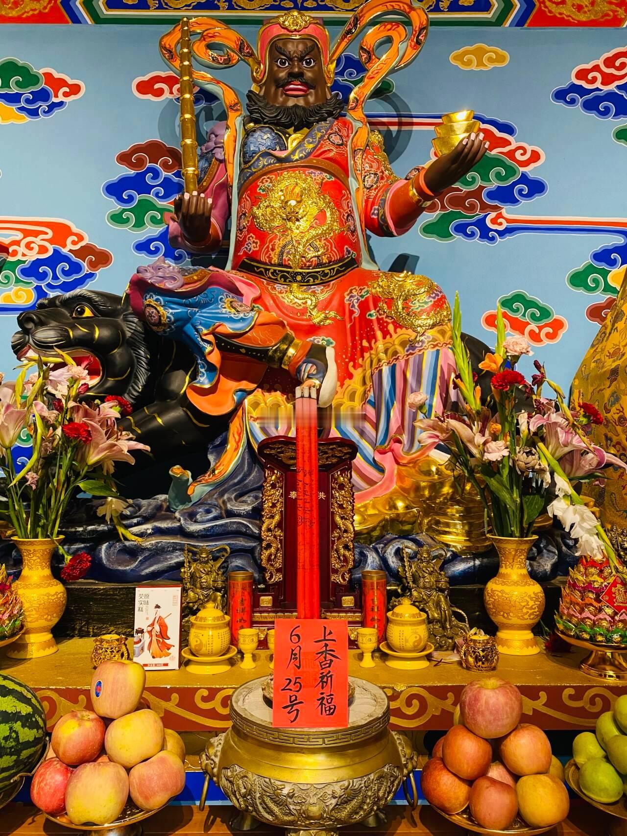 今日黄道吉日大吉，开启好运，6月25日师父持续一直为众点赞的粉丝上香祈福[作揖]
