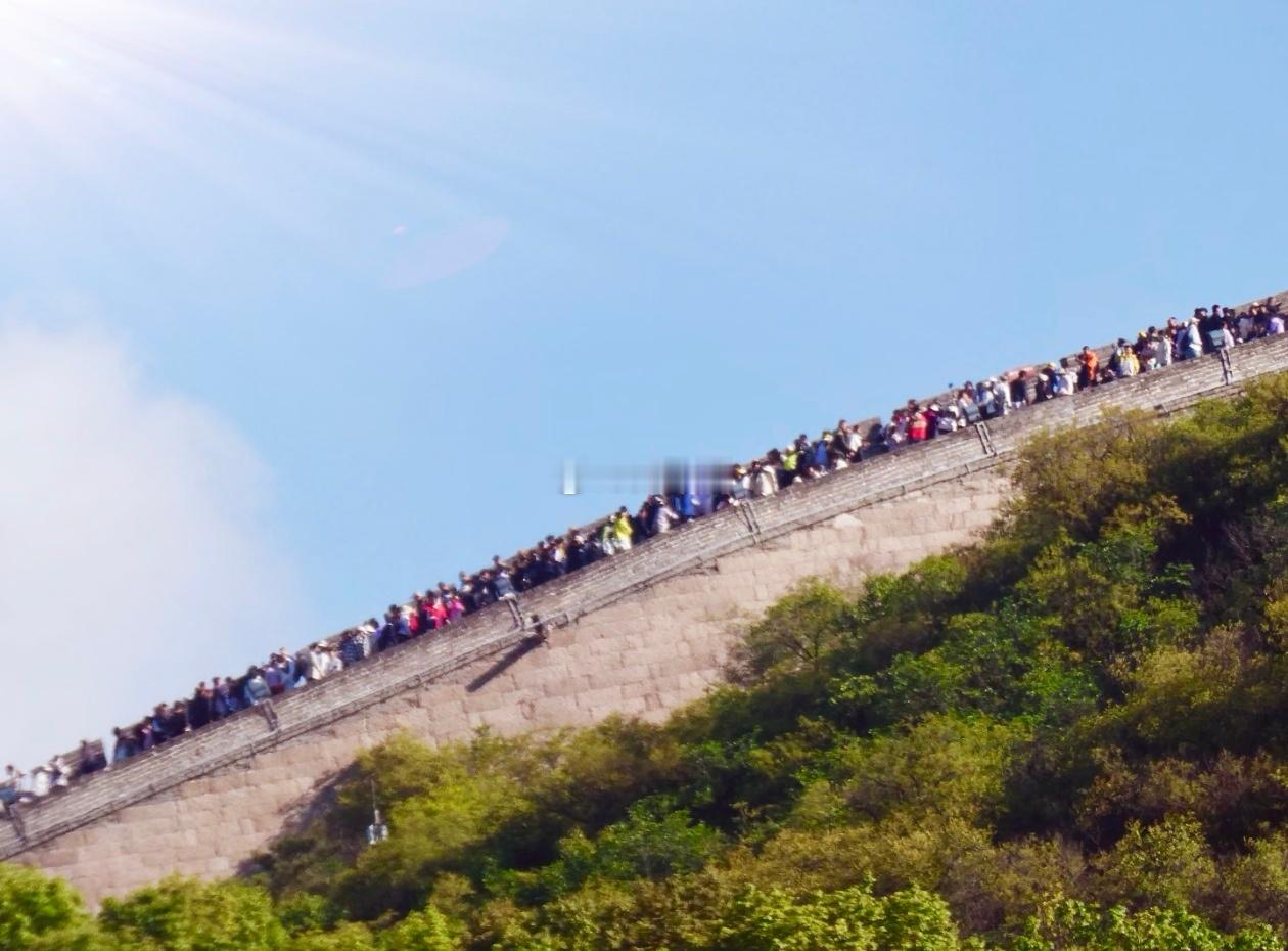 你们看到的是“人从众”，我看到的是盛世繁华！五一排队现状