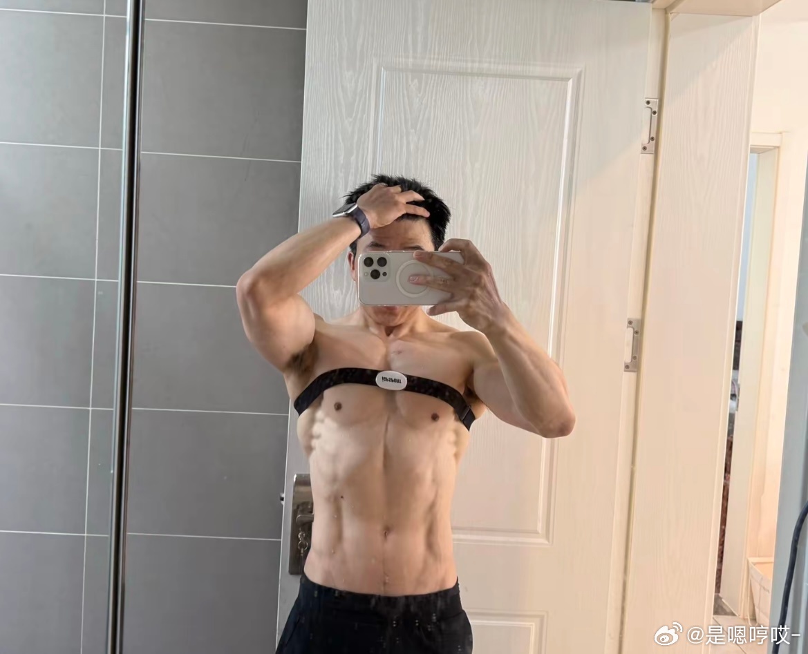 好标准的腹肌健身张宏涛