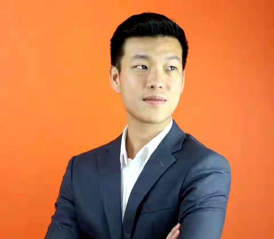 泰国这局大戏，主角都齐了！老江湖、小鲜肉，还有豪门继承人。

国会解散，大选直接