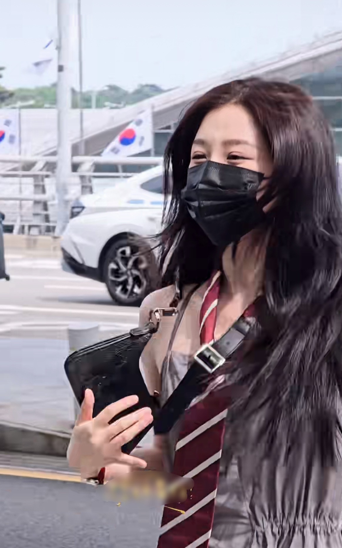 韩国的风水挺养人的，窝鱼每次回来卧蚕都漂亮了一点… 