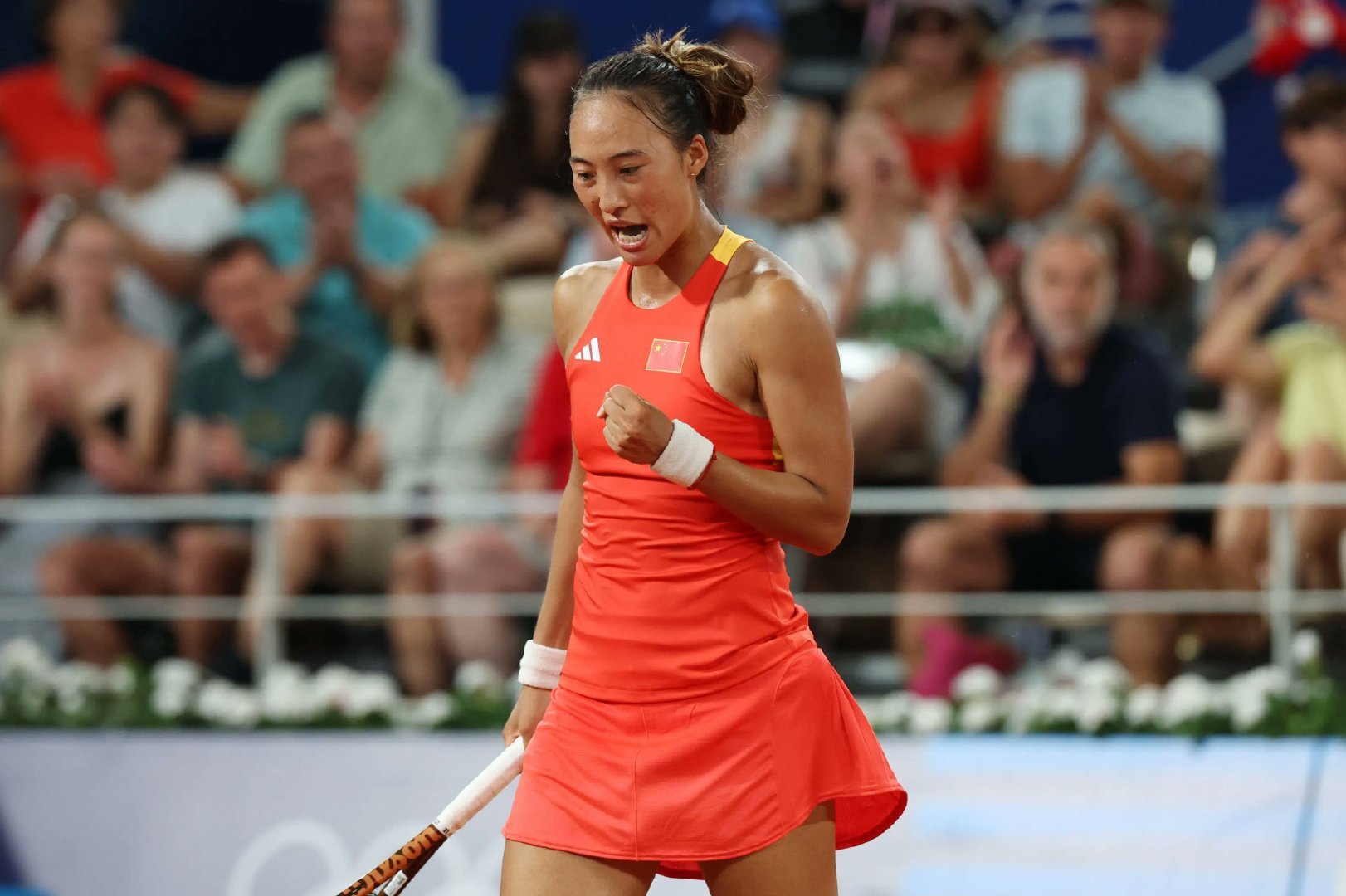 太牛逼了！QUEEN 文！创造历史！[金牌]中国队巴黎奥运网球首金！郑钦文为中国