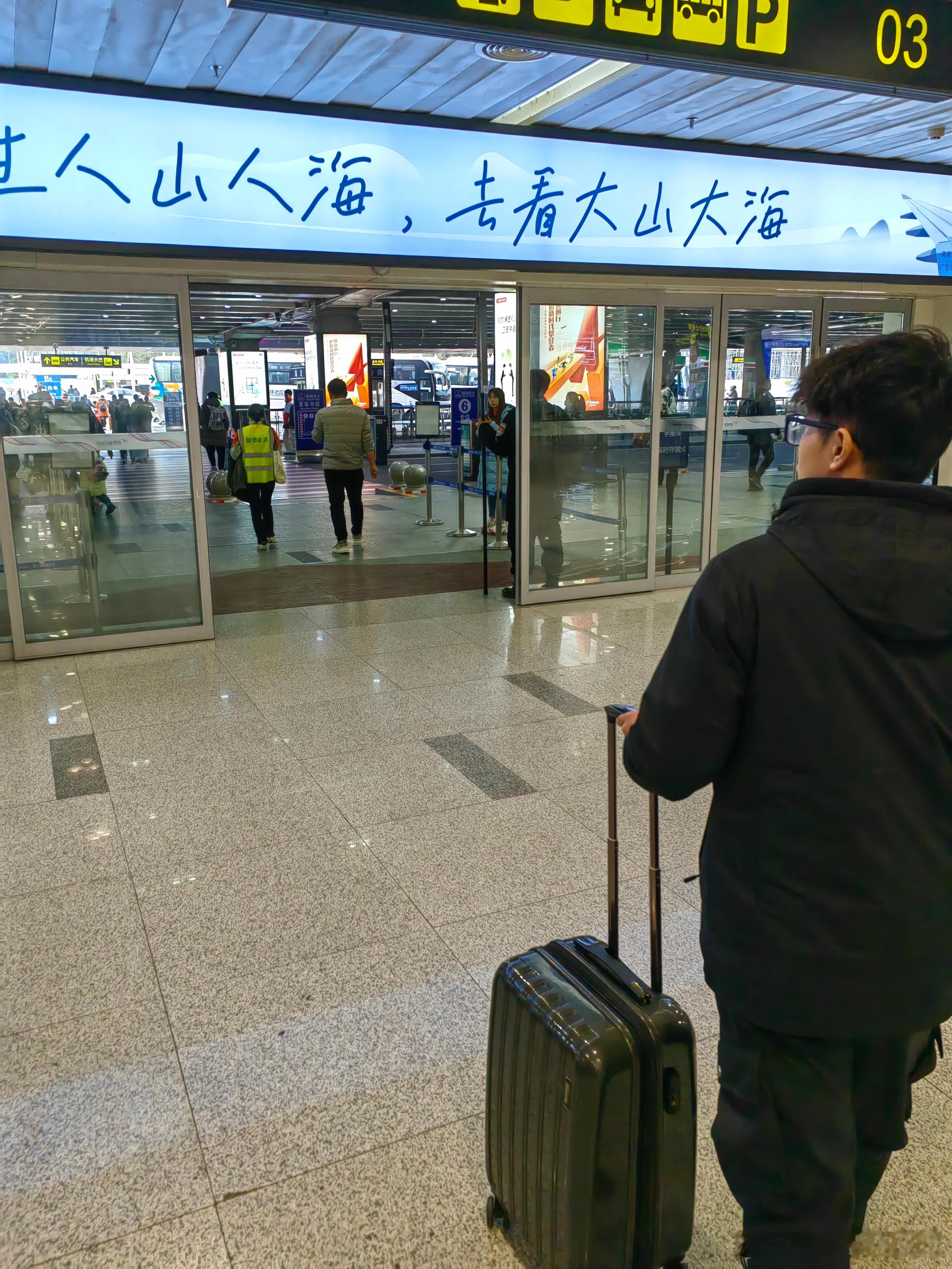 珠海这感觉比想象中冷啊[允悲]绝对比前两天寒潮来之前的北京冷。。。  ​​​