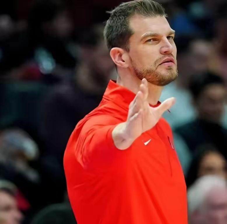 斯普利特自己断送了6连胜！开拓者的临时主教练斯普利特是一个固执己见一意孤行不撞南