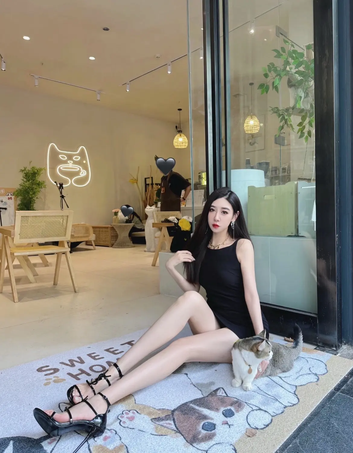 情人节你们和谁过，不会就我一个人自己过吧。