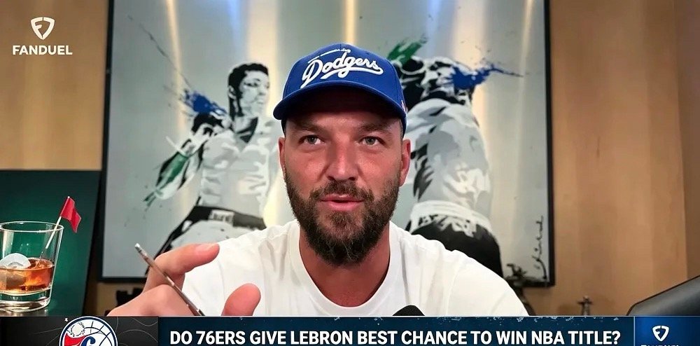 前NBA球员钱德勒·帕森斯在《Run It Back》节目中分析，勒布朗选择76