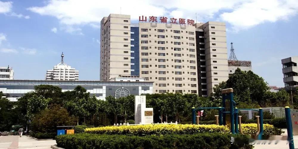 #寻找热爱表达的你#

省立名医赵博军教授，当今社会少有的好医生，广大眼疾患者的