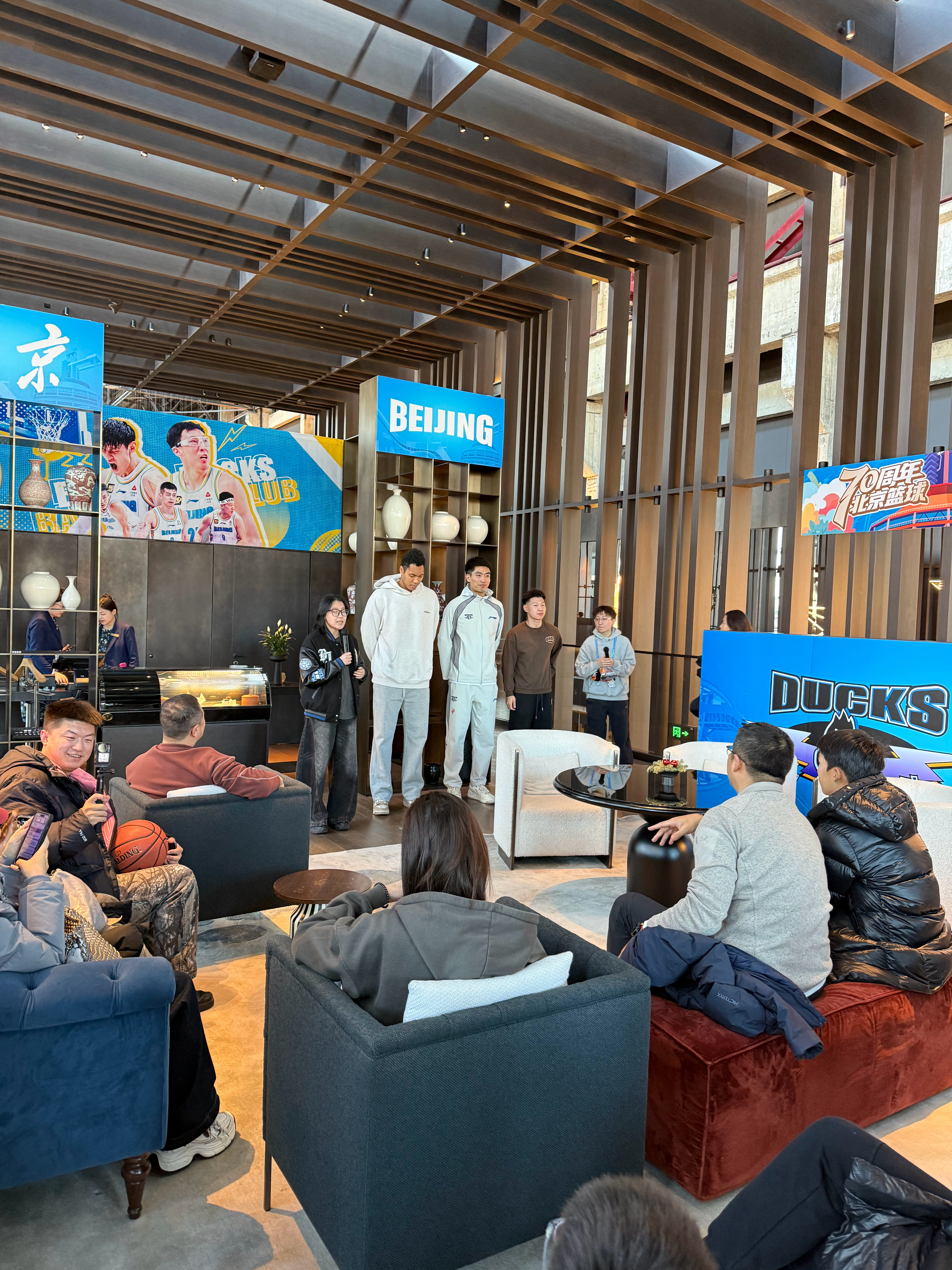 今天跟着北京北汽男篮打卡了一圈首钢园，香格里拉酒店▶️大跳台▶️冰壶馆，听着讲解