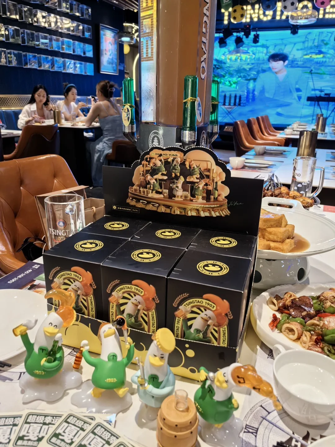 这个夏天的快乐是TSINGTAO 1903给的！ 炙热的夏天，挡不住青...