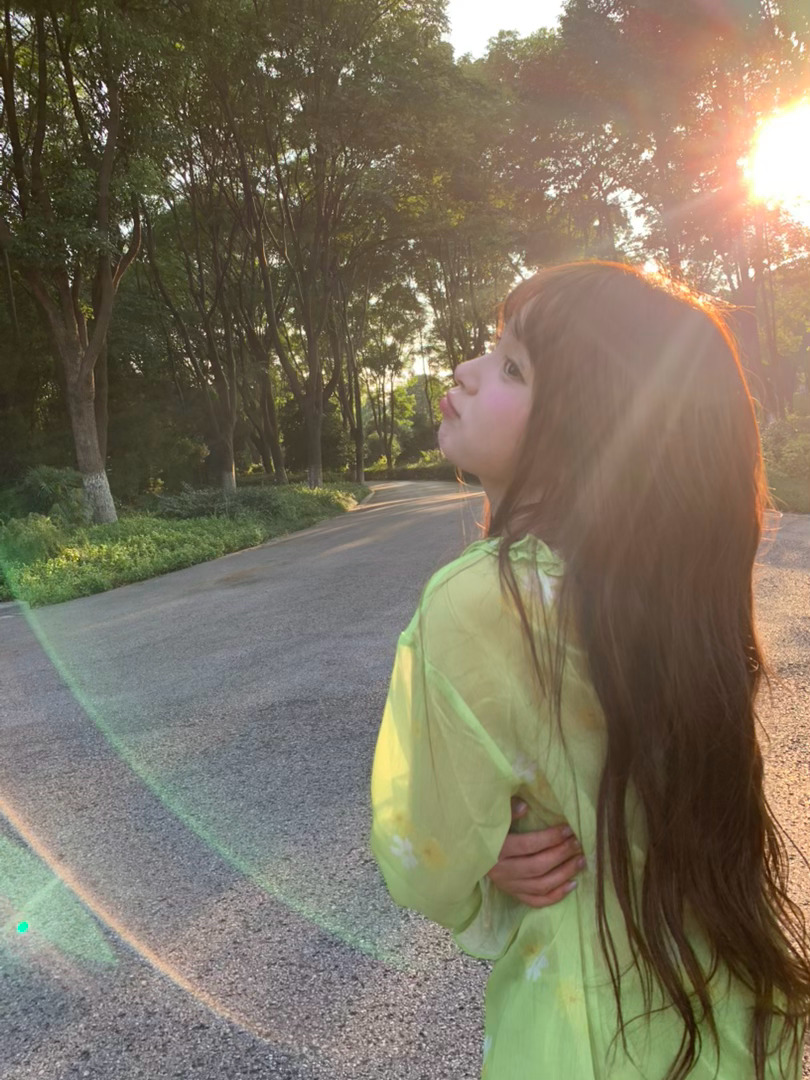 去绿博园的频率太太太高啦 其实我真的最喜欢的时候是夏末 这时候天气很好 可以穿夏