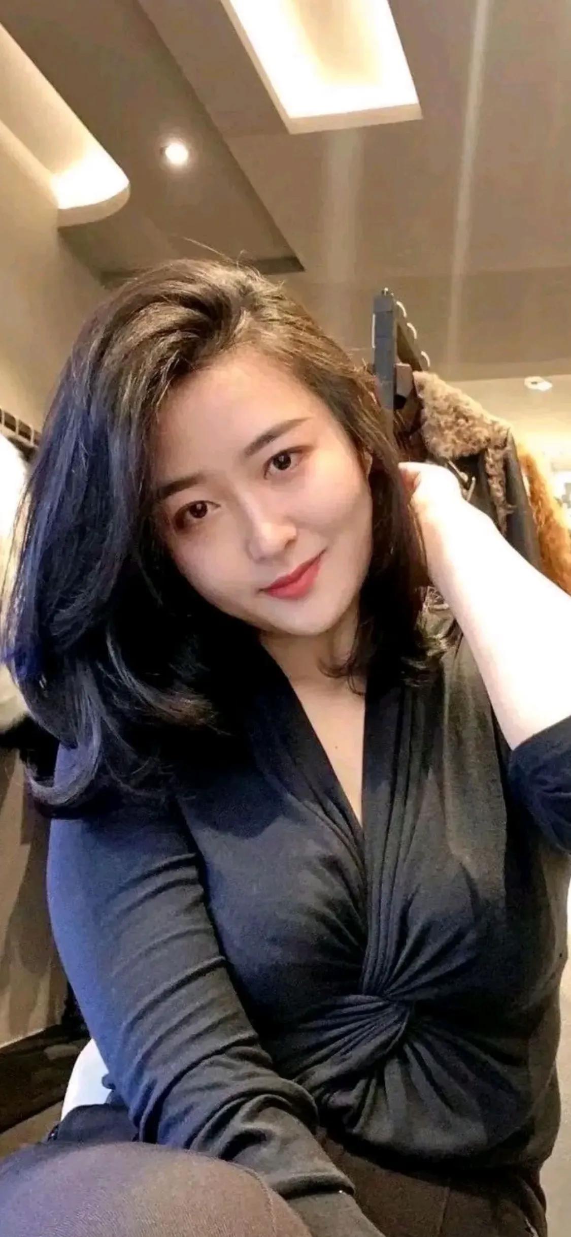 追女生是很简单的事，只要你用点心，找到她身上最缺点，基本上你就把她拿下了。

比