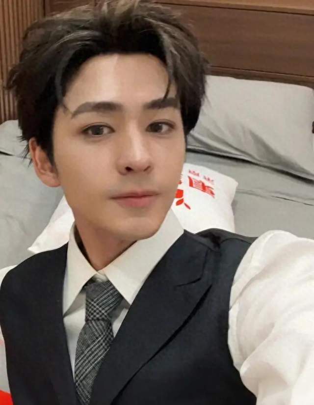 孙楠发文不舍张卓尔：披哥赛场之外，是前辈与少年的双向珍惜