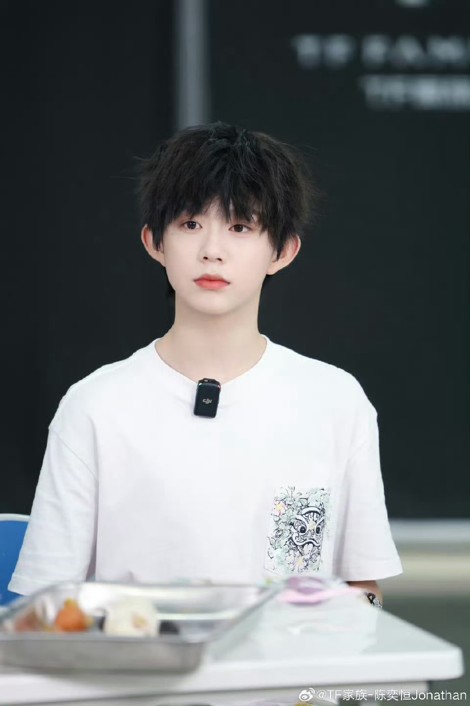 陈奕恒 私联他当时才多大，中文都不怎么会说吧，公开两周年搞这个？[笑cry] ​