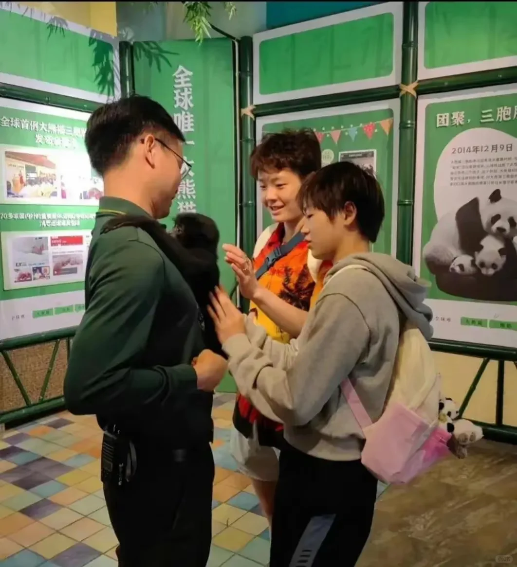 全红婵长隆旅游又惹争议，被批感觉外面习惯了，不想陪父母！ 我只想说全红...