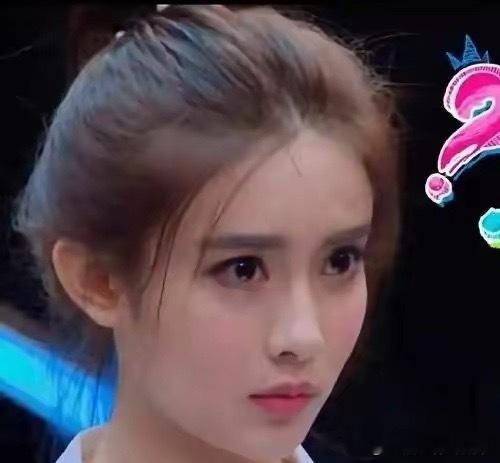 孟子义第一个综艺从《一年级》初登舞台的青涩模样，到《淮水竹亭》中细腻入微的诠释，