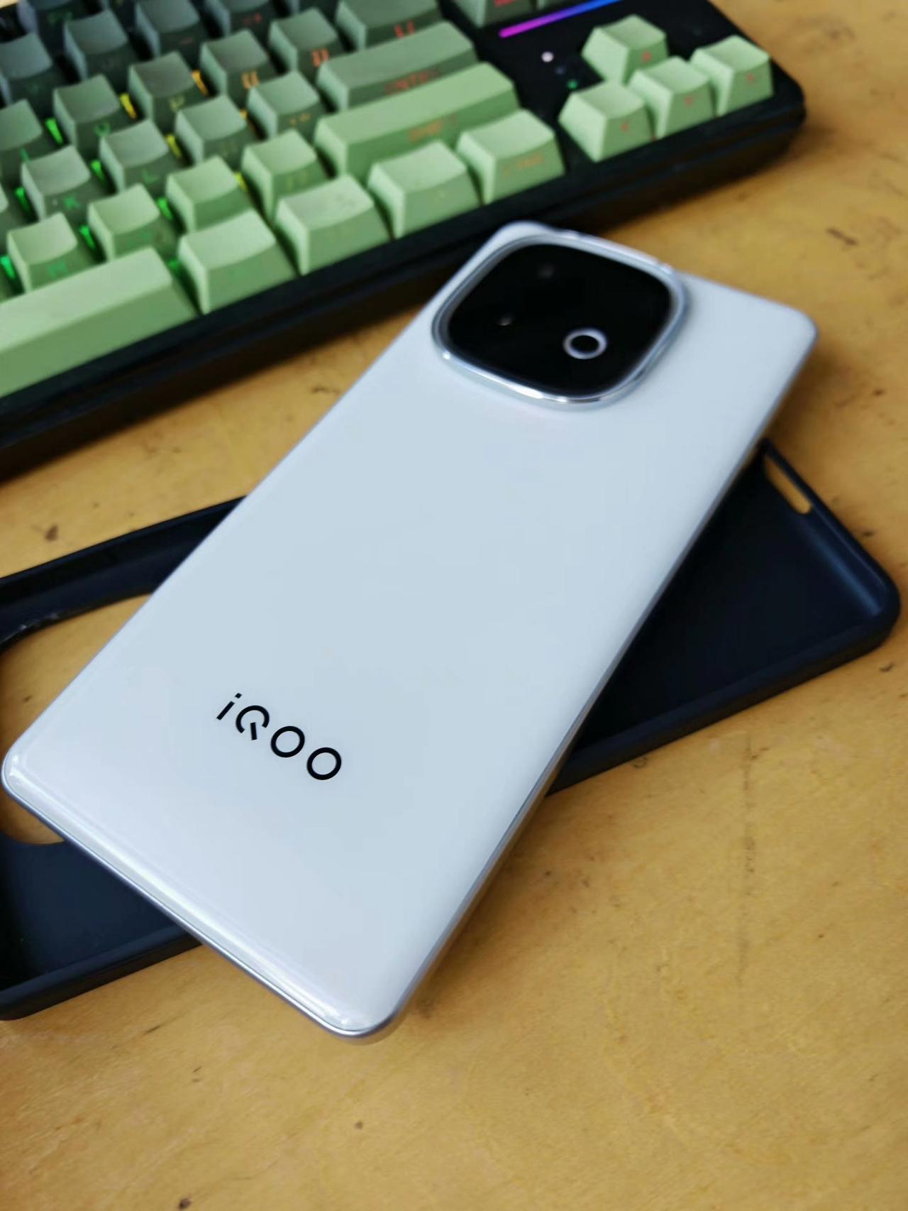 iQOO Z10 Turbo+六边形战士石锤了。8000mAh大电池，天玑940