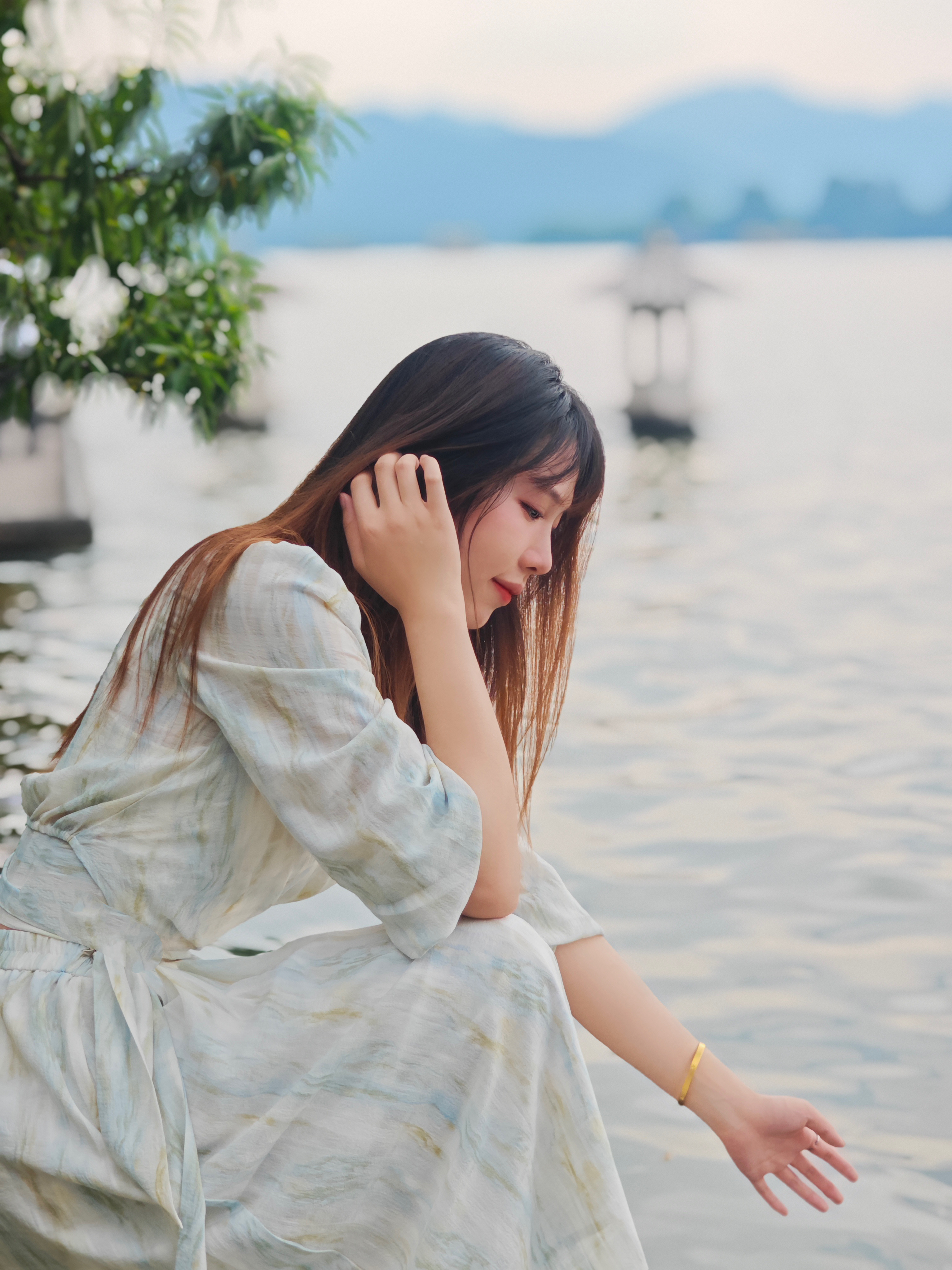 一个人也走了很远的路一个人吃饭 逛街 看电影一个人生病了去医院做检查曾经我以为这