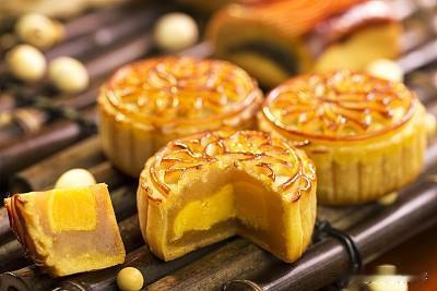 中秋节过去了，你今年吃月饼了吗？呼叫小艺，我们今年吃掉了多少月饼？

不过这次小