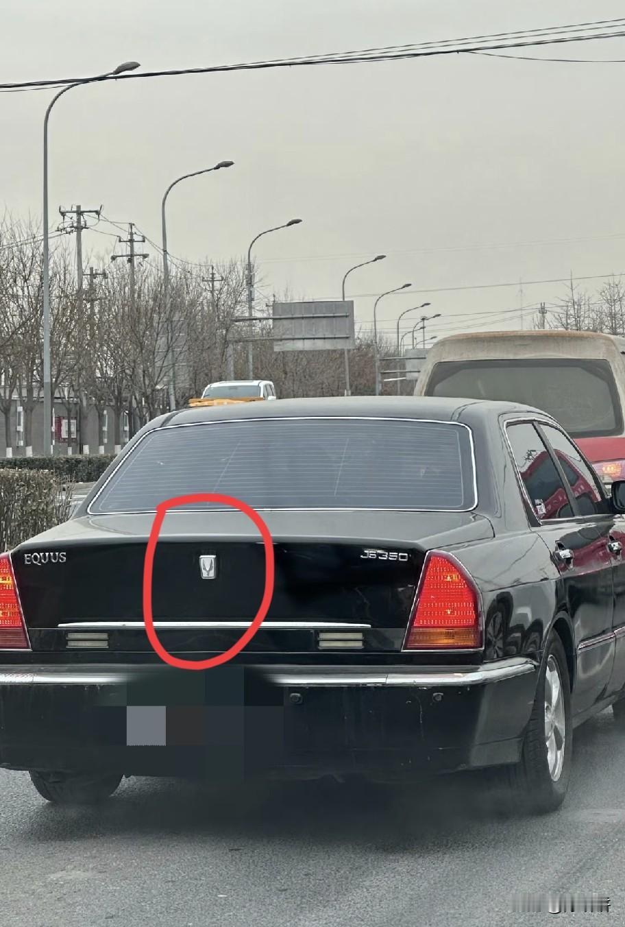 难住我了，这是什么牌子的车？价格贵吗？人生第一次见。。