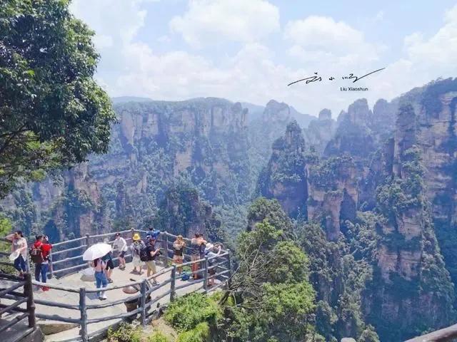 为什么中国的旅游景区几乎都收门票，而外国的旅游景区几乎不收？

如果是经常在国内
