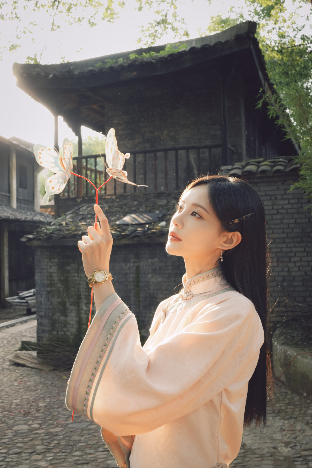 李现镜头里的李一桐李现晒拍的李一桐李现晒拍的李一桐，好美的江飞燕 ​​​