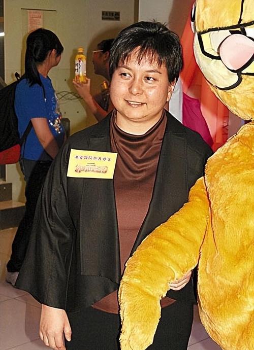 赌王女儿何超蕸走了
她不是死于高龄
也不是死于贫穷，更不是死于折腾
而是死于疾病