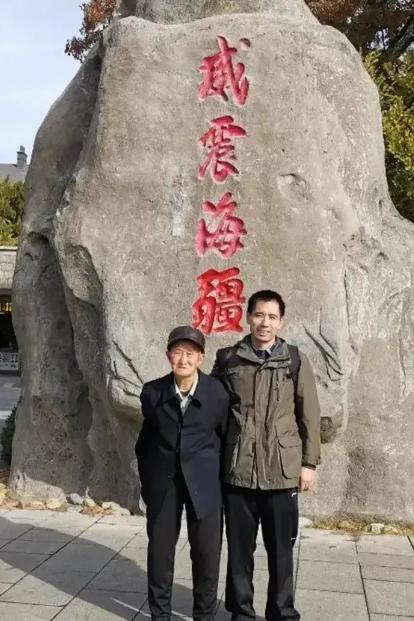 1979年，内蒙古一对夫妻生下儿子不想要，连夜送给村里刚丧子的贫农:“这孩子你要
