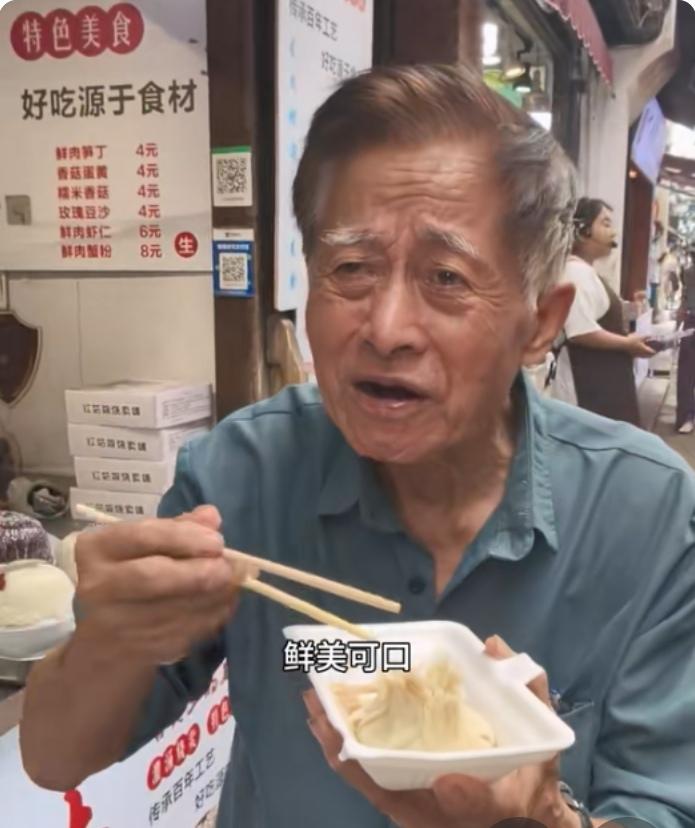 别小瞧上海建工爷叔了！以前只是到广东路、鲁迅公园一带跑跑，混碗小馄饨吃，顺便再大
