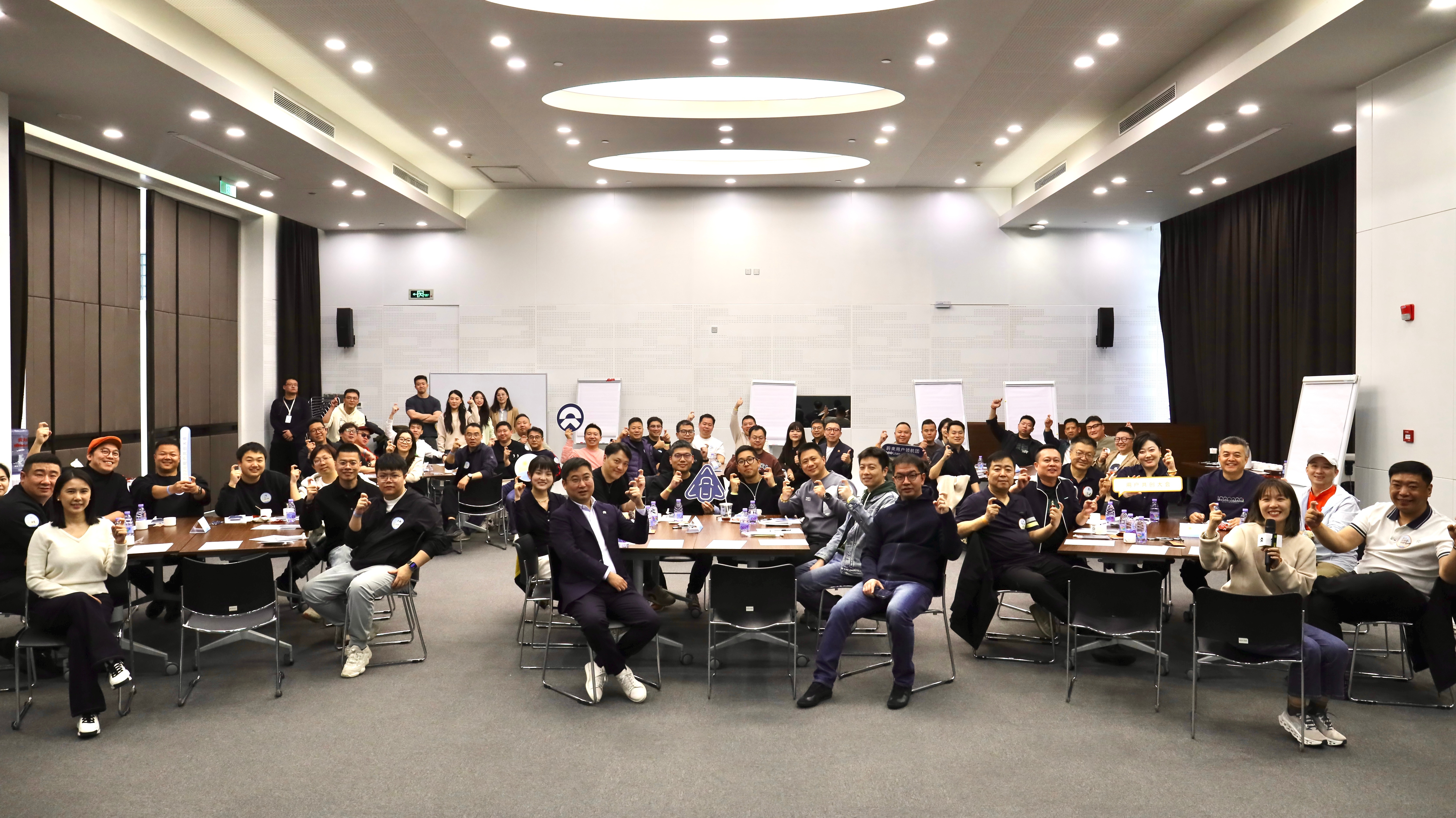 蔚来es9 看了蔚来ES9的实车，不得不说，蔚来对豪华感的拿捏从来不会让人失望。