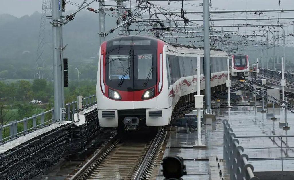 江苏和安徽终于有了跨省地铁，南京开往马鞍山的地铁，也从理想驶入现实。

4月22