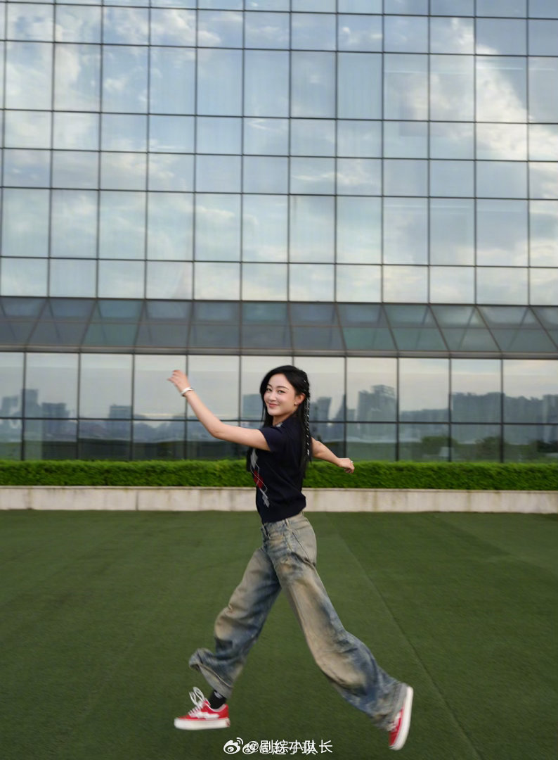 赵子琪把直播开成浪姐真心话了赵子琪说饭撒就是比各种耳朵 从央视主持到浪姐舞台，赵