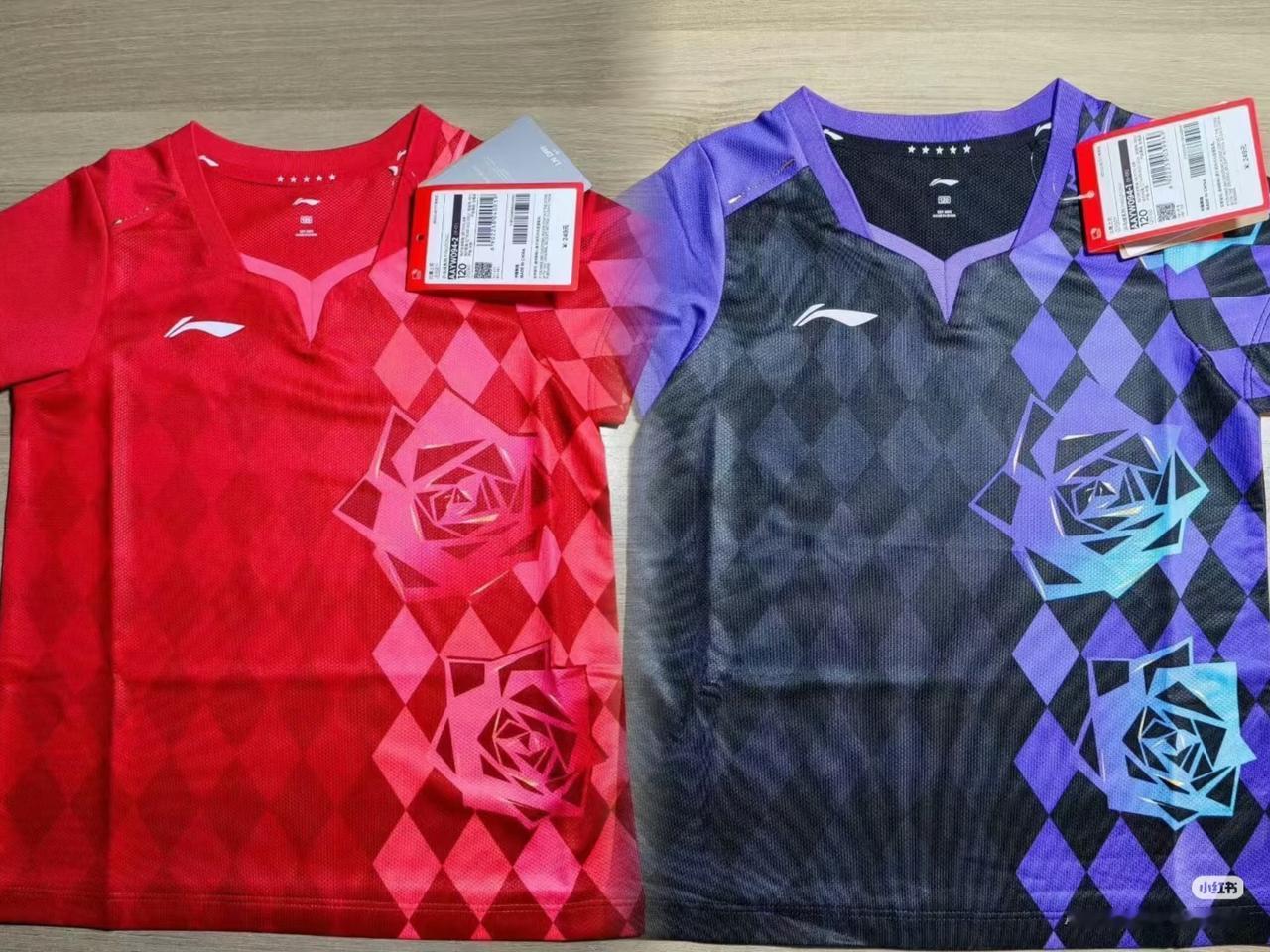 据说第一款是伦敦团体赛的队服，是不是有点返朴归真的感觉，貌似回到上个世纪。
  