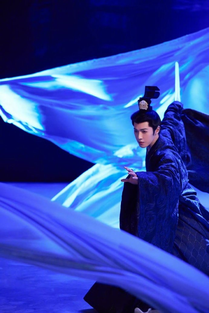 李昀锐归良辰 侧拍花絮 