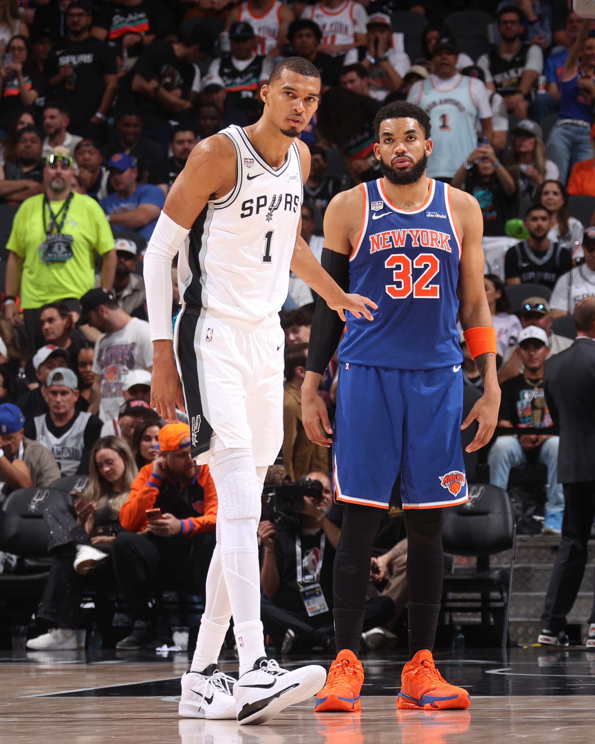 NBA Karl-Anthony Towns & Victor Wembanya