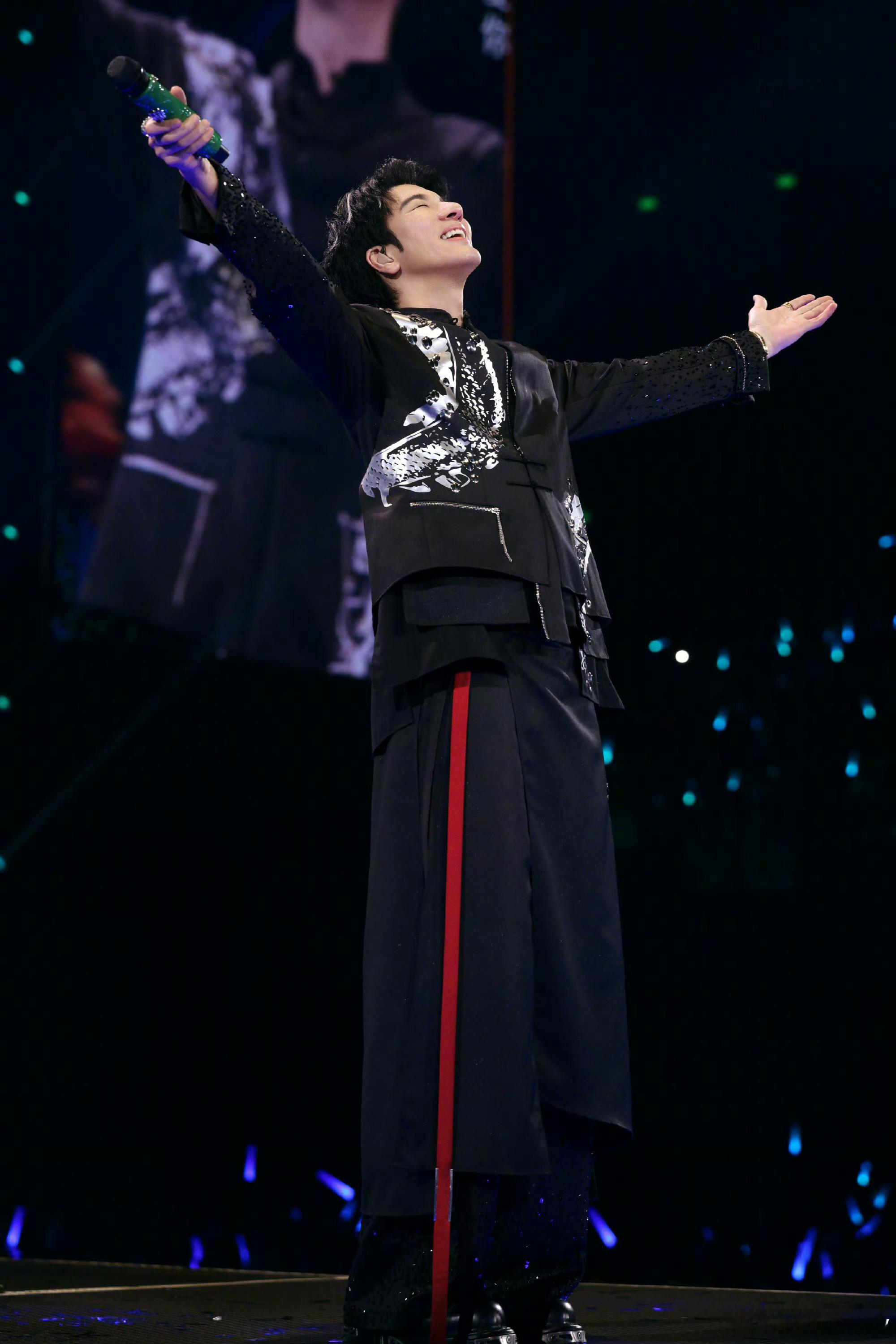 王力宏花期也太长了 听说他打算重新剪辑《恋爱通告》，如果能院线上映就太好了，那可