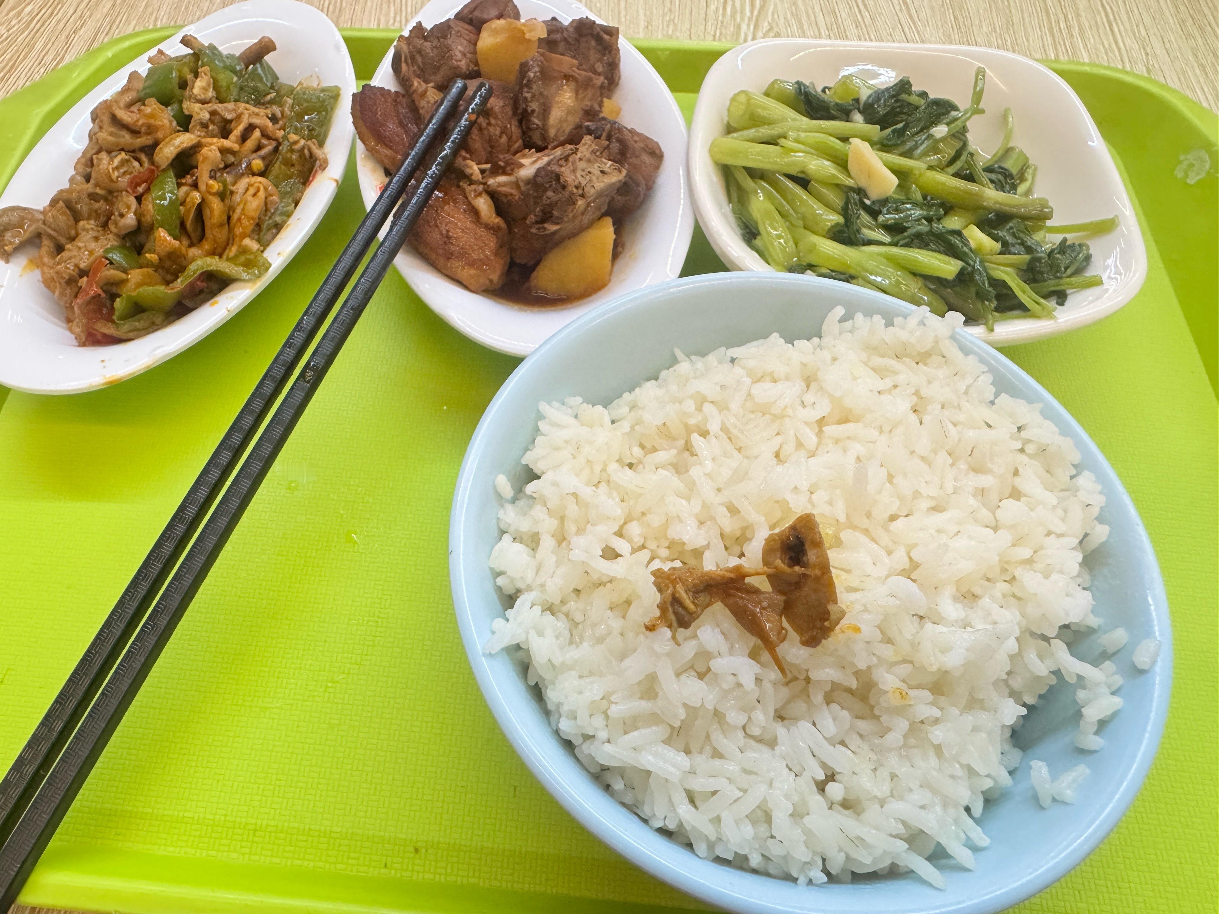上一次吃大学食堂是……？