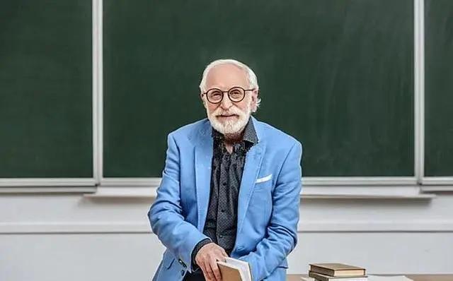 美国哈佛大学教授查普曼一番话，警醒了14亿中国人：“中国人有一个可能连他们自己都