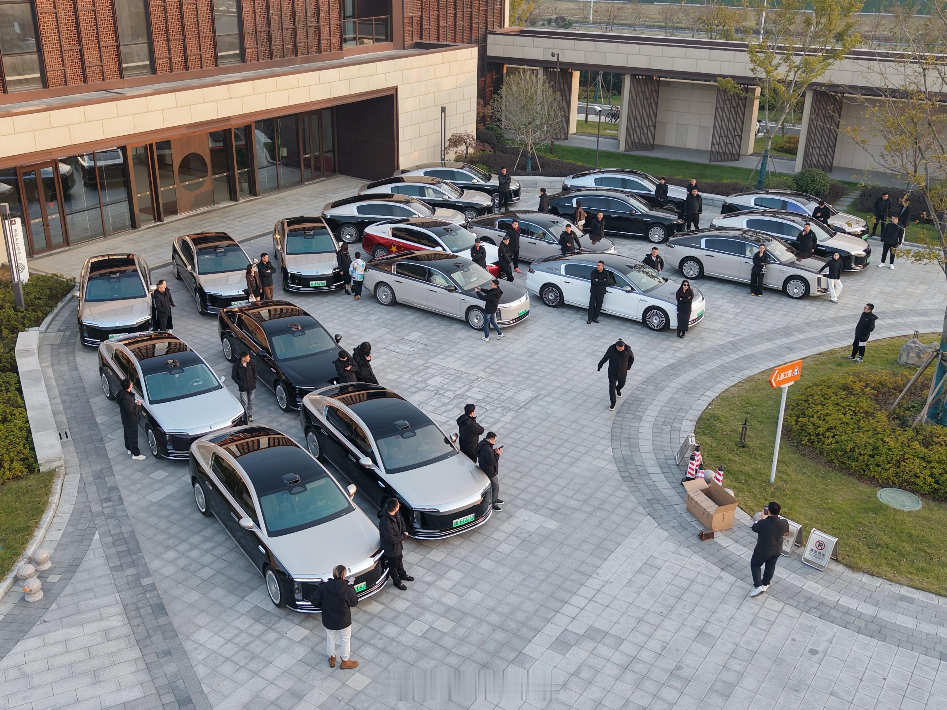 上周末 群搞了场聚会要不是因为小舅子婚礼时间冲突了，我应该也是这里的一份子。 