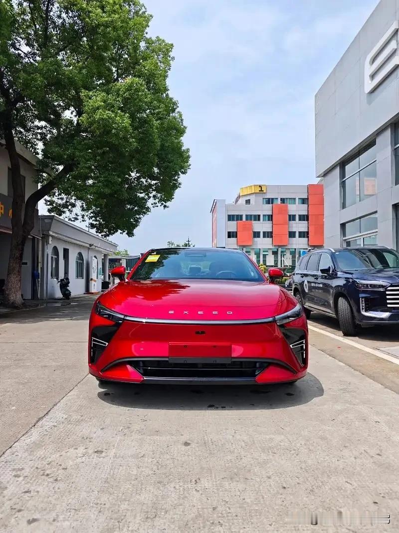 中国6大电池生产商：
1，宁德时代，中国，36.8%
2，比亚迪，中国，15.8